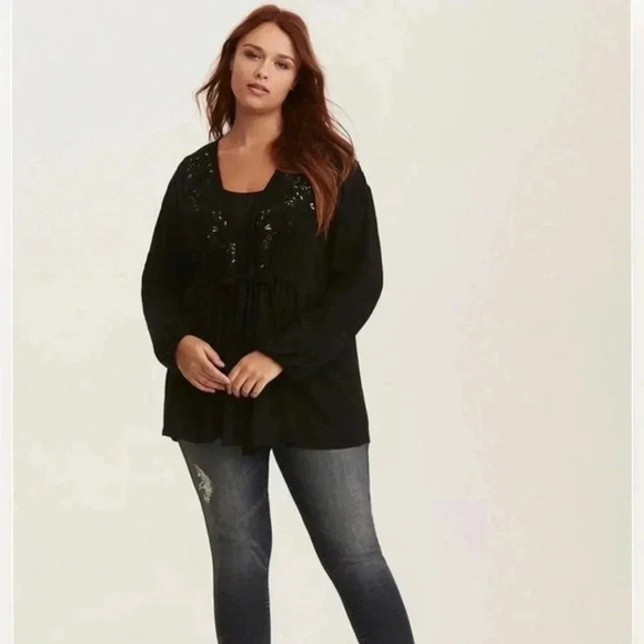 Torrid Black Embroidered Challis Tie Front Kimono Style Top Like New - Picture 2 of 6